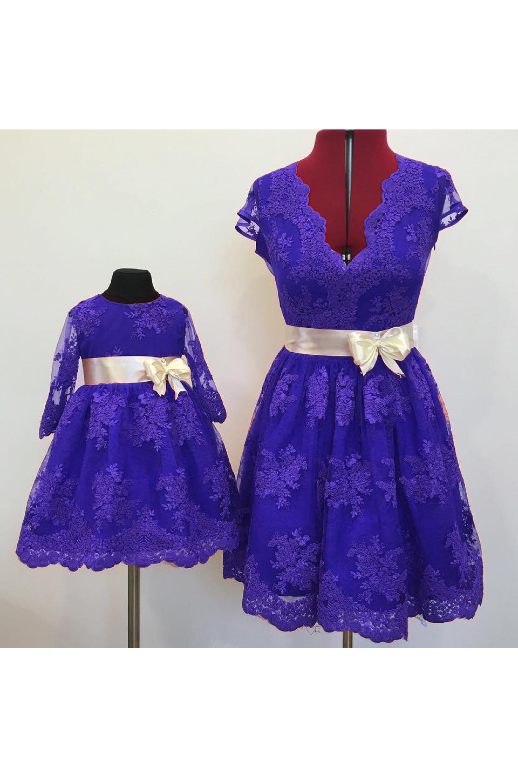 Set mama-fiica din broderie albastru royal